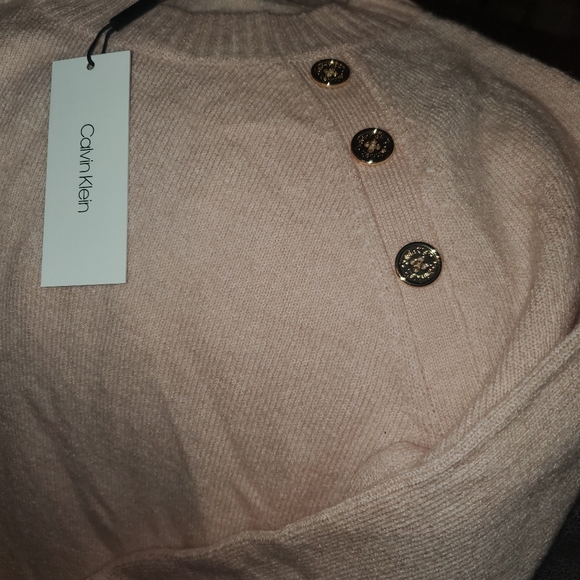 Calvin Klein sweater. - Picture 4 of 4